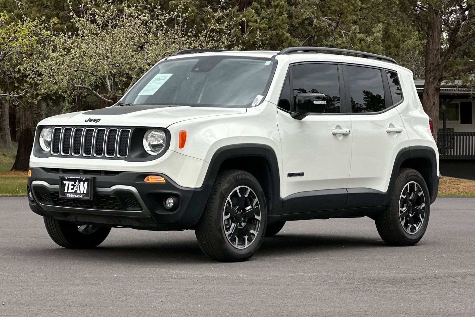 Used 2023 Jeep Renegade Latitude AWD/4WD image 8