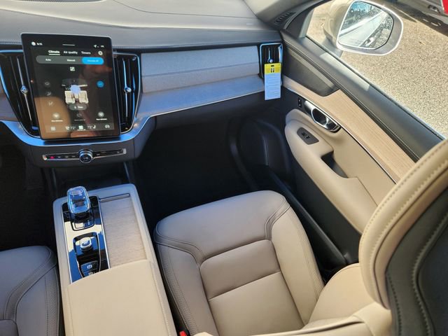 New 2026 Volvo XC90 T8 Plus w/ Protection Package Premier image 12