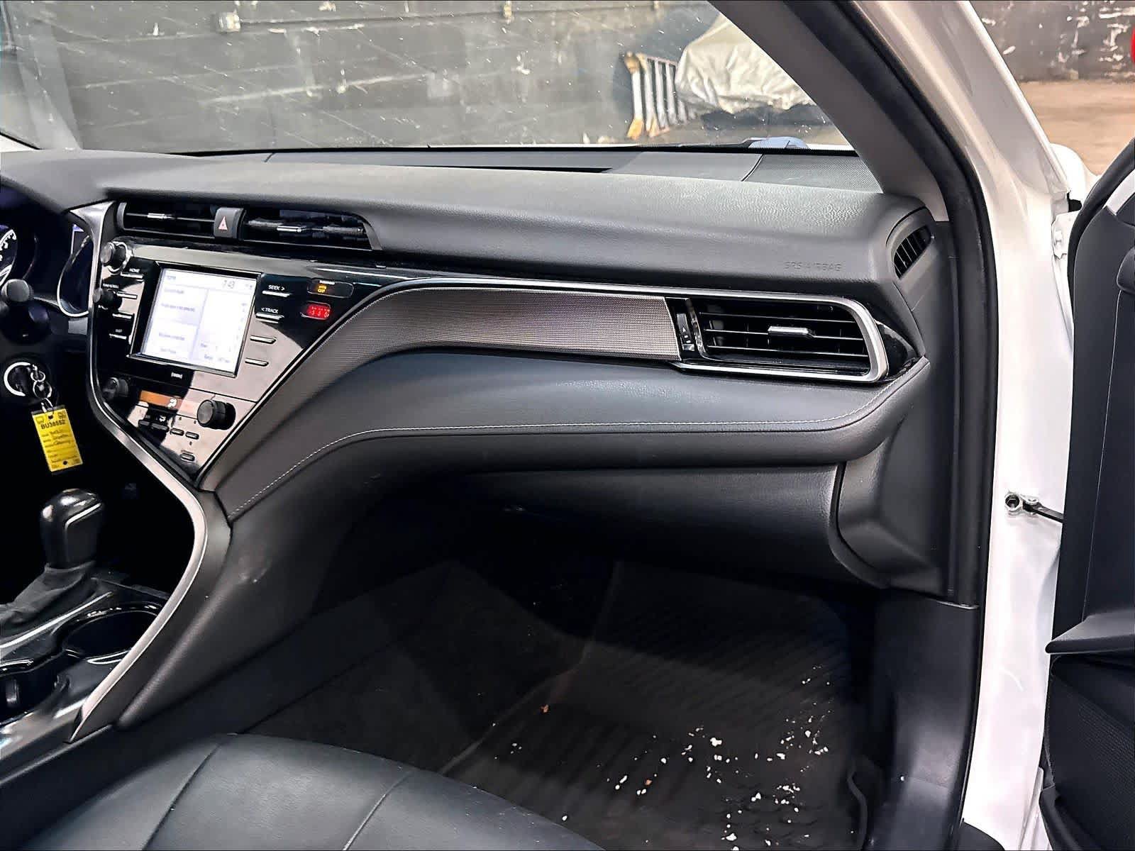 Used 2020 Toyota Camry SE FWD image 18