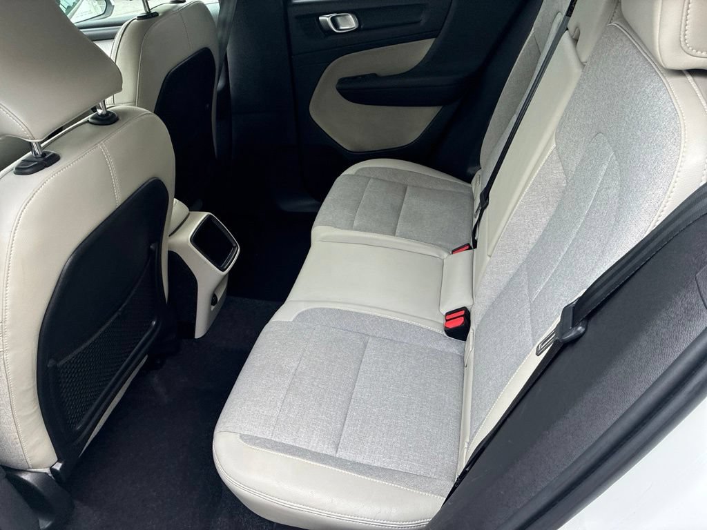 Used 2020 Volvo XC40 T5 Momentum AWD/4WD image 7