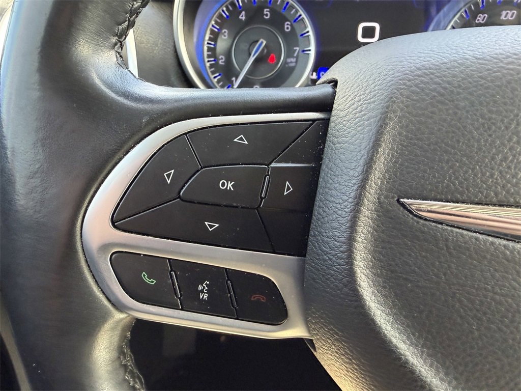 Used 2022 Chrysler 300 Touring w/ Sport Appearance Package image 25