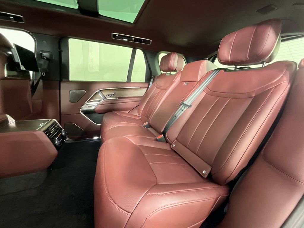 Used 2025 Land Rover Range Rover Long Wheelbase Autobiography image 25