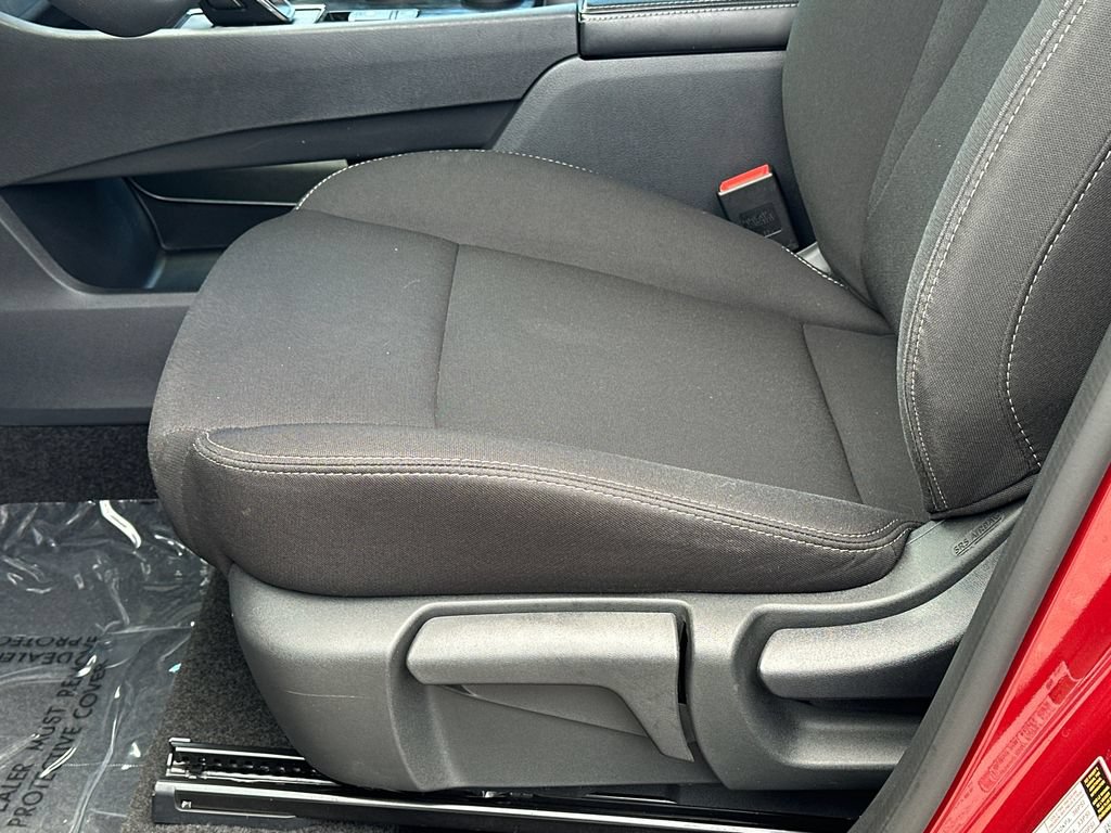 Used 2024 Nissan Rogue S AWD/4WD image 19