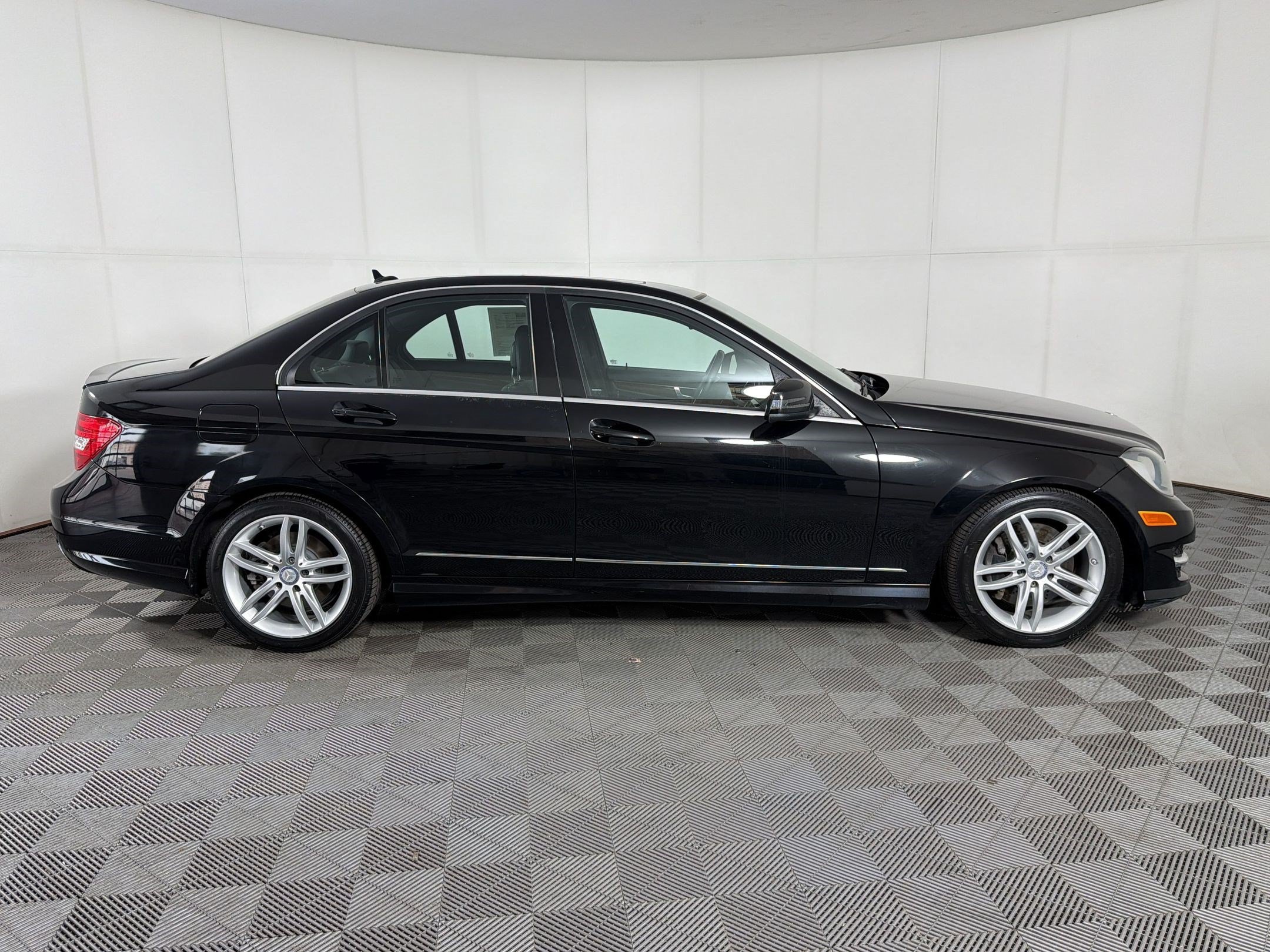 Used 2013 Mercedes-Benz C 300 4MATIC Sedan image 8