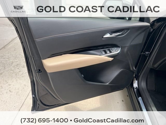 Used 2024 Cadillac XT4 Luxury w/ Cold Weather Package FWD image 17