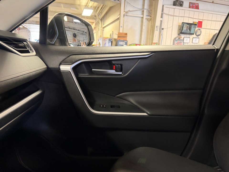 Used 2020 Toyota RAV4 XLE w/ All Weather Liner Package AWD/4WD image 35