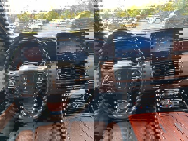 Used 2022 Lincoln Navigator L Reserve image 4