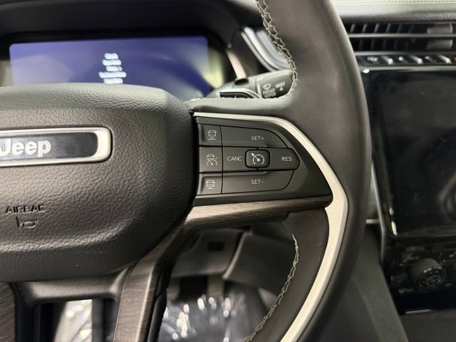 Used 2023 Jeep Grand Cherokee Limited w/ Luxury Tech Group II AWD/4WD image 18