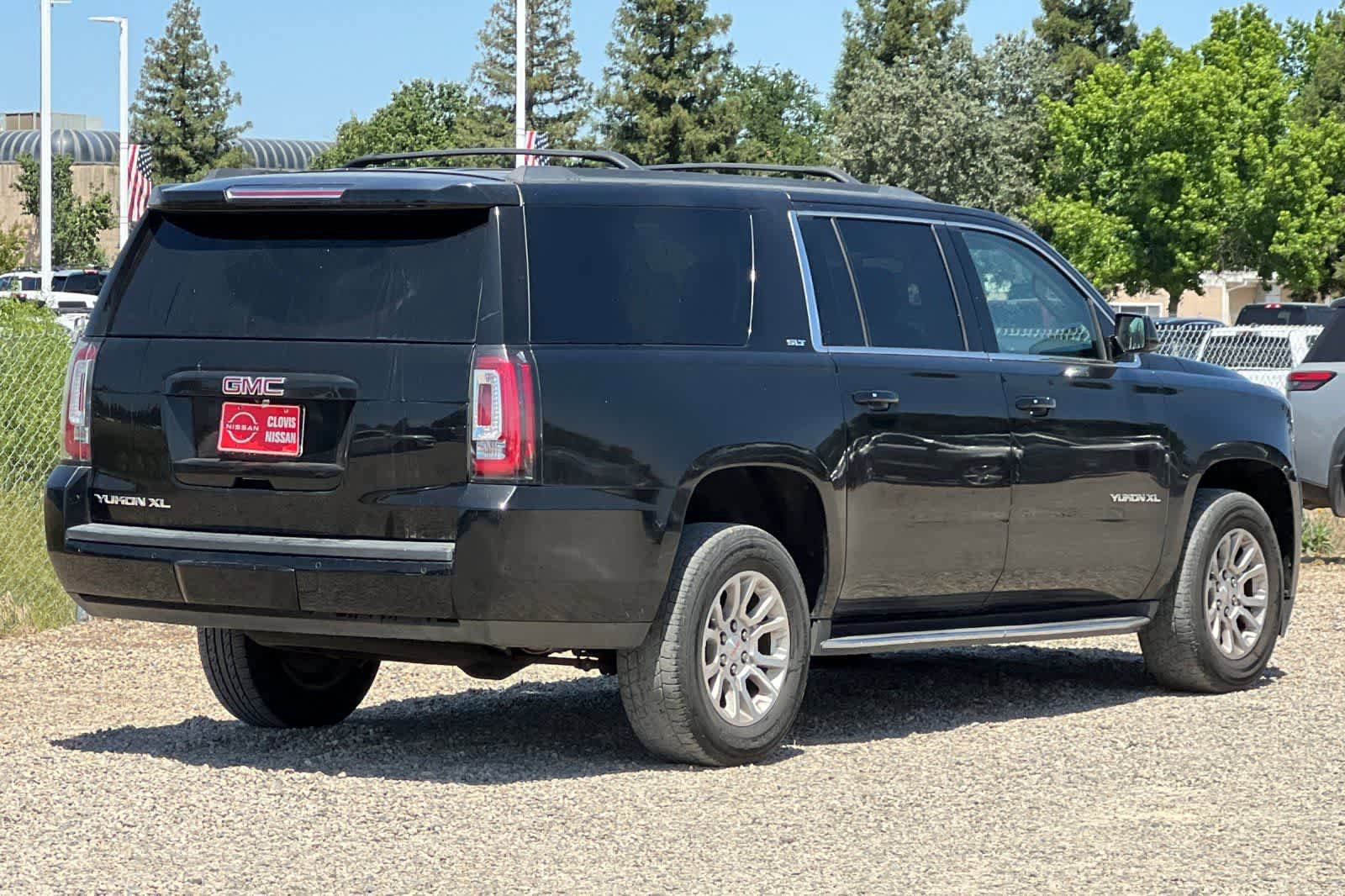 Used 2017 GMC Yukon XL SLT RWD image 3