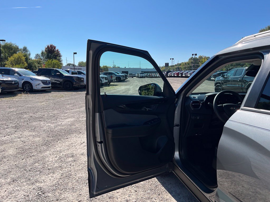 Used 2026 Chevrolet TrailBlazer LT FWD image 14