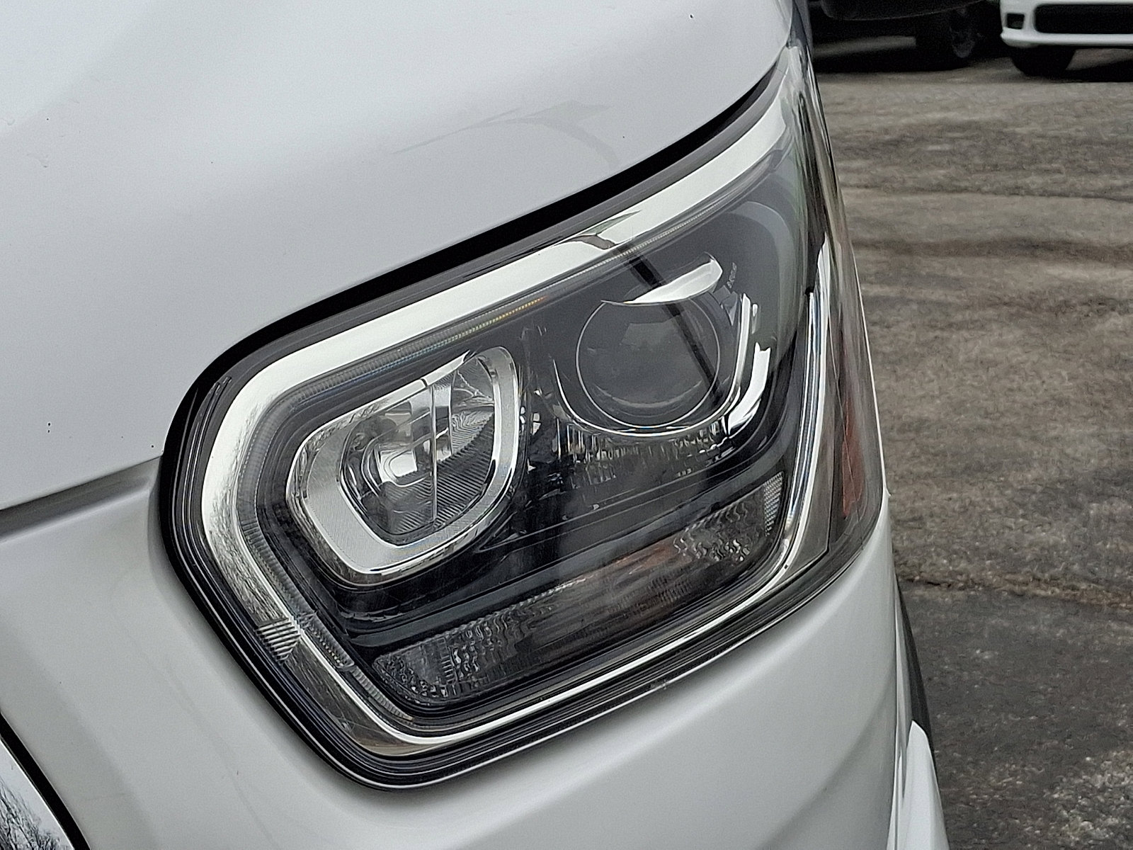 Used 2023 Ford Transit 350 XLT image 11