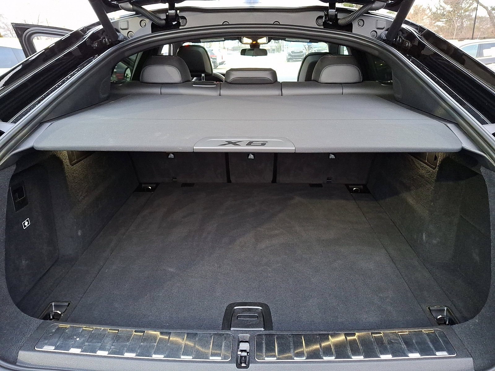 Used 2023 BMW X6 M50i w/ Executive Package image 30