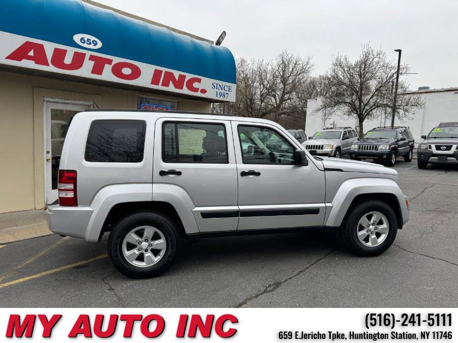 Used 2011 Jeep Liberty Sport image 3