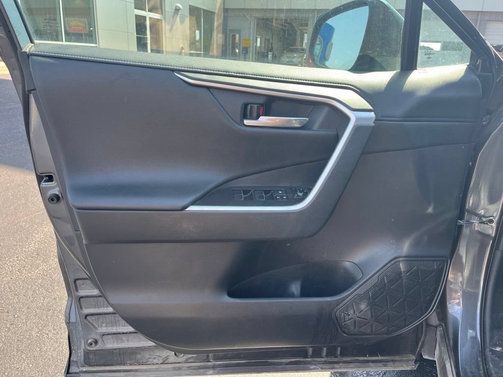 Used 2019 Toyota RAV4 XSE w/ XSE Weather Package AWD/4WD image 21
