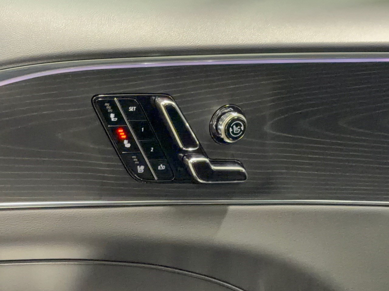 Used 2024 Cadillac Lyriq Luxury RWD image 16
