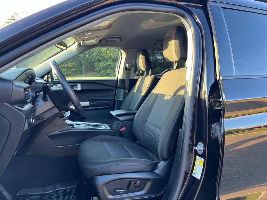 Used 2023 Ford Explorer XLT AWD/4WD image 10