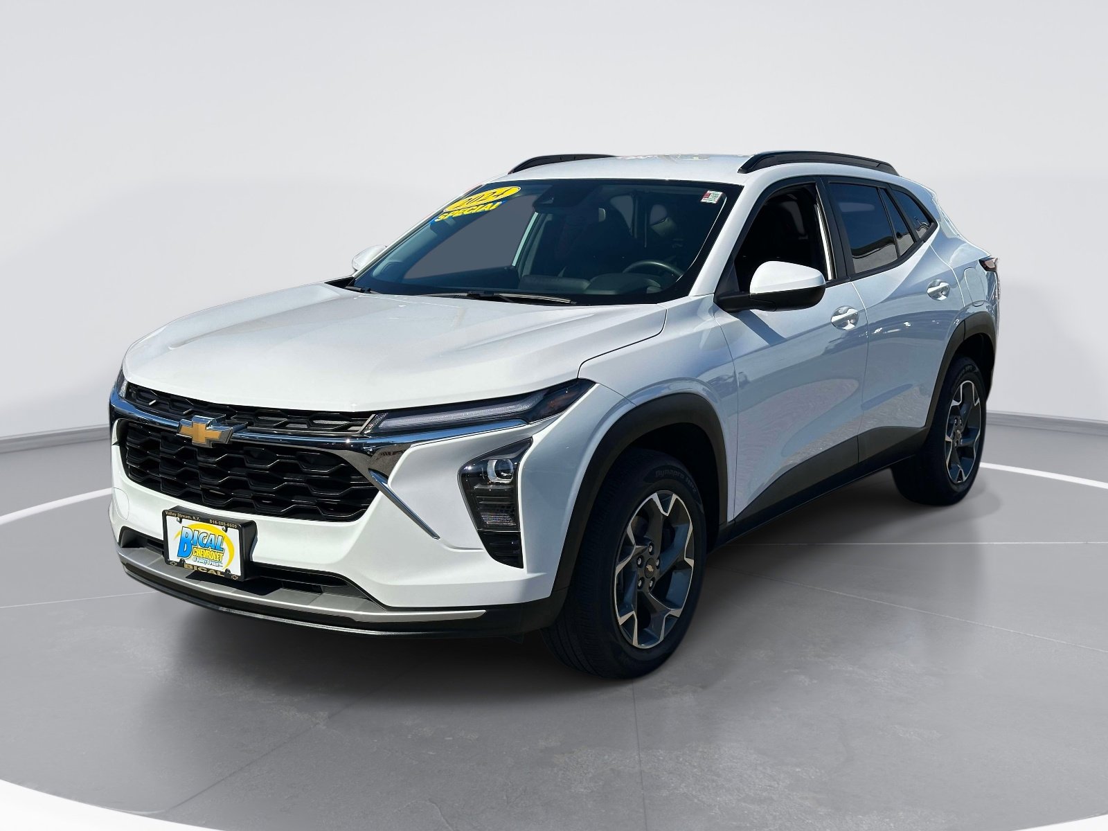 Used 2024 Chevrolet Trax LT w/ Driver Confidence Package FWD image 3