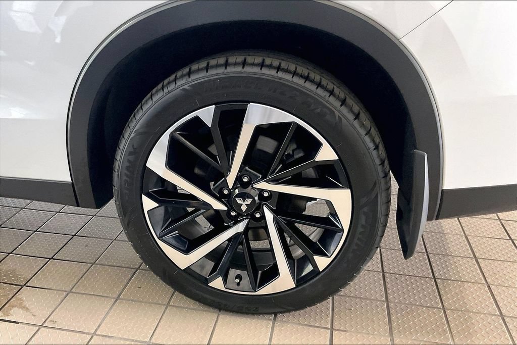 Used 2024 Mitsubishi Outlander SE AWD/4WD image 32