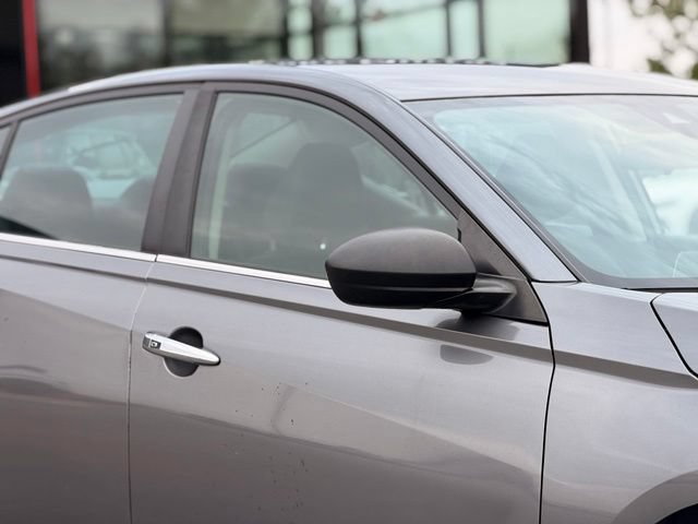 Used 2024 Nissan Altima 2.5 SV FWD image 4