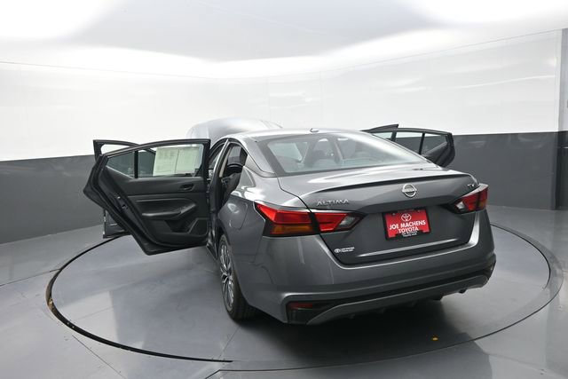 Used 2024 Nissan Altima 2.5 SV image 8