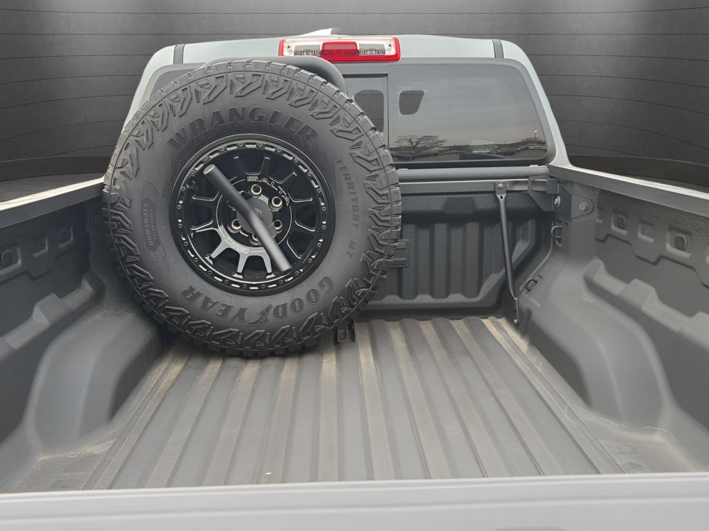 New 2025 GMC Canyon AT4 w/ AT4X AEV Edition image 9