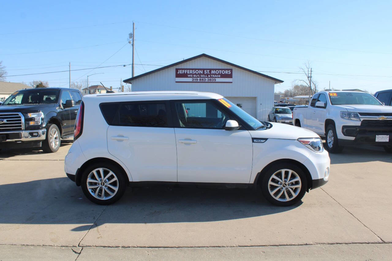 Used 2018 Kia Soul + image 1