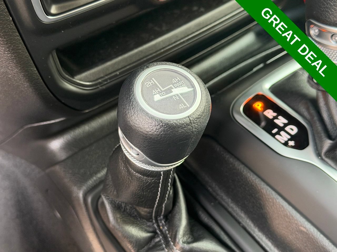 Used 2025 Jeep Wrangler Unlimited Sahara w/ Safety Group AWD/4WD image 19