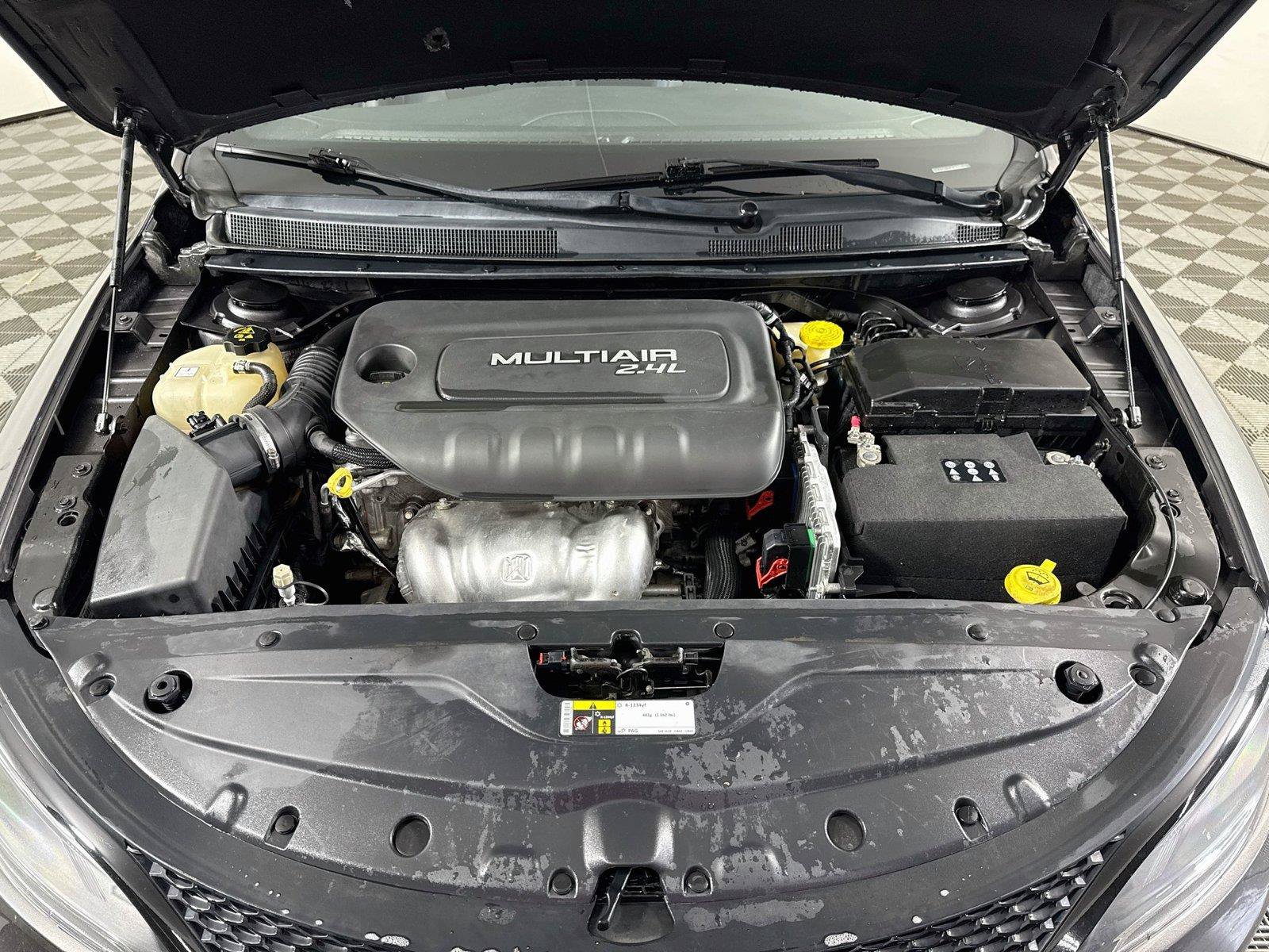 Used 2015 Chrysler 200 S FWD image 21