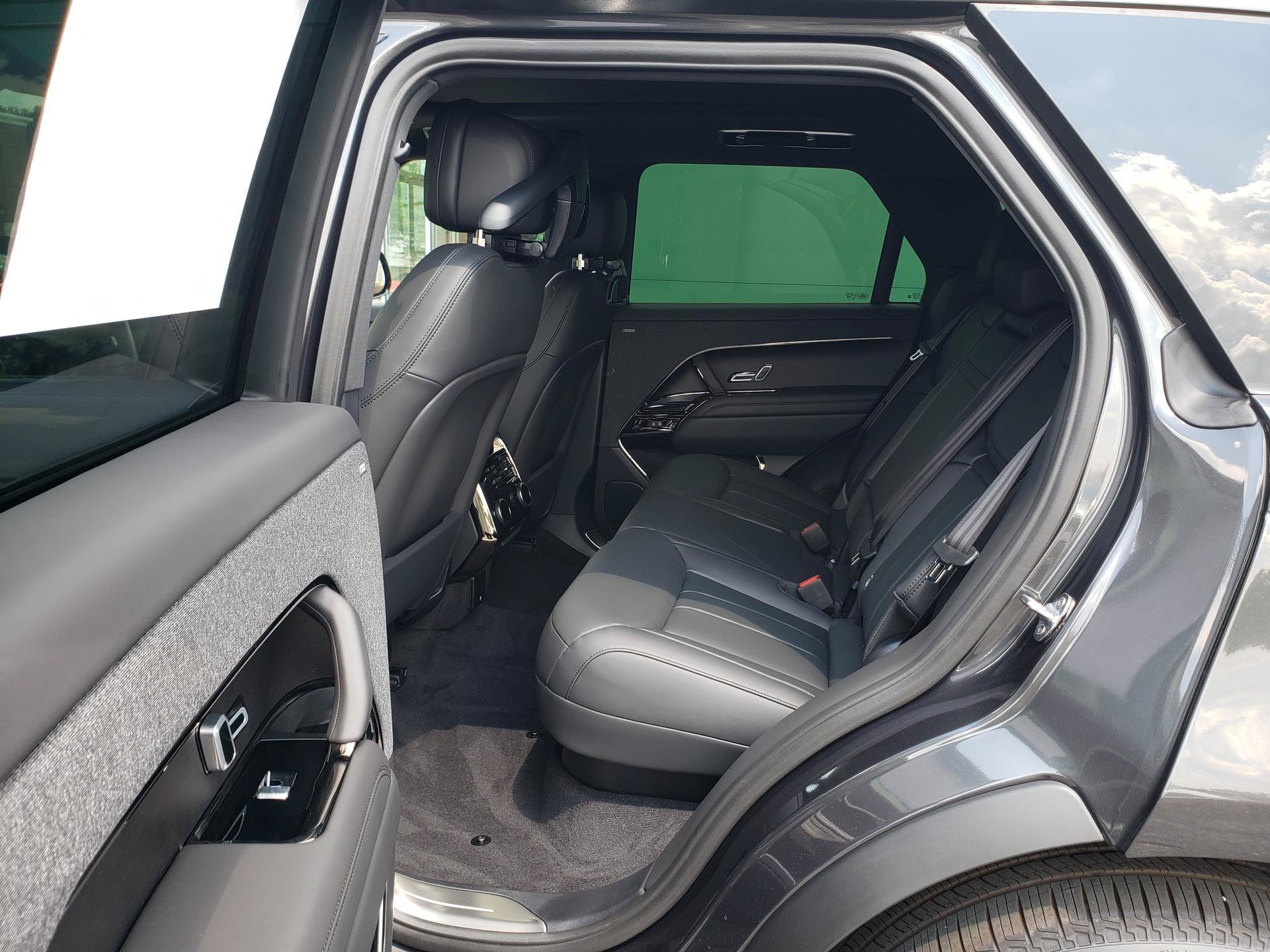 New 2026 Land Rover Range Rover Sport Dynamic SE AWD/4WD image 11