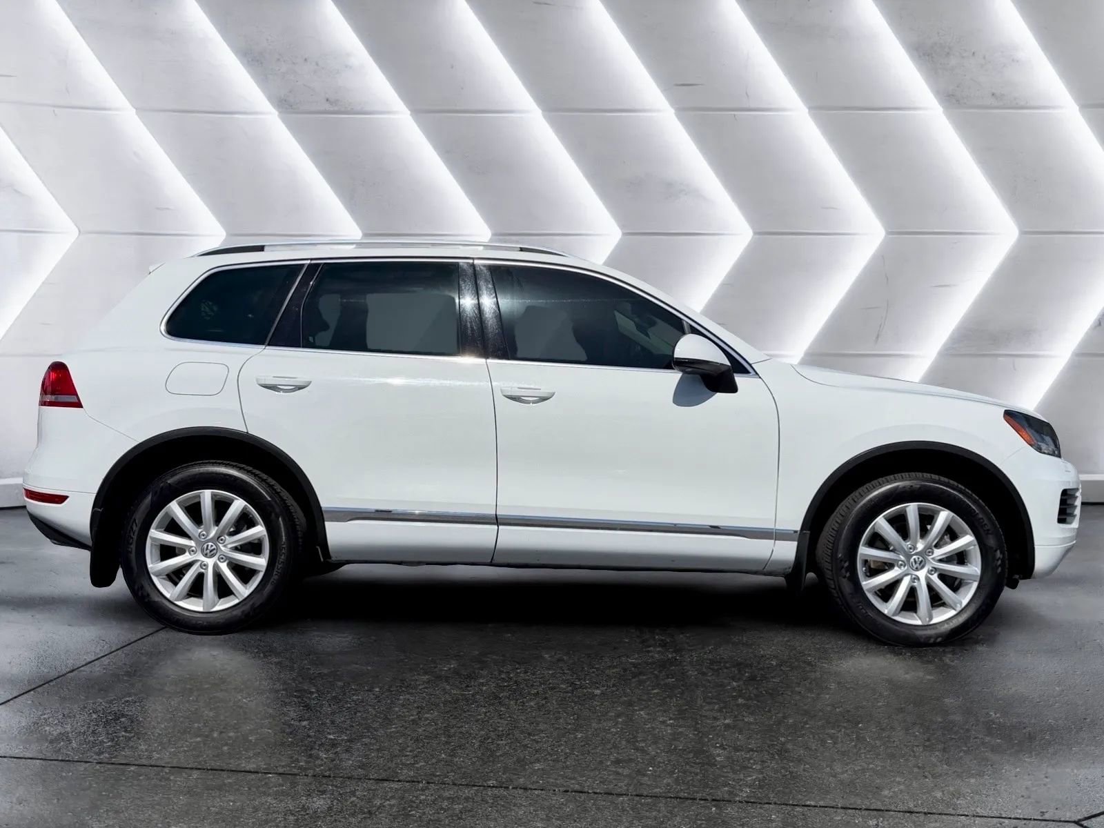 Used 2012 Volkswagen Touareg TDI AWD/4WD image 4