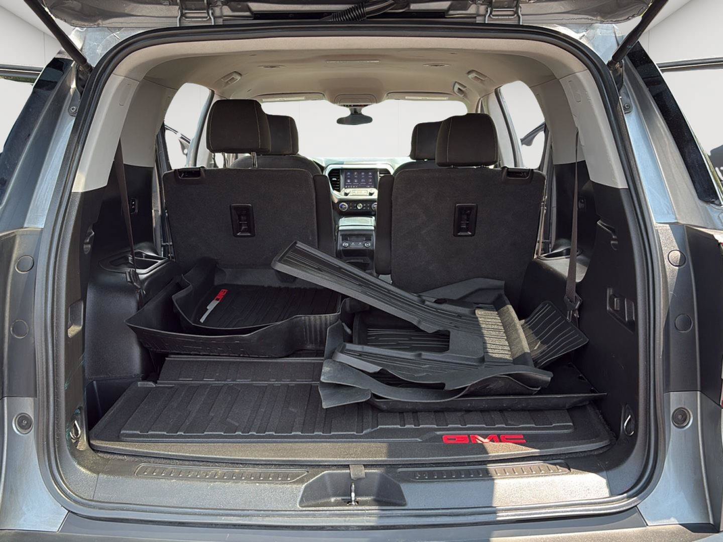 Used 2020 GMC Acadia SLE FWD image 17