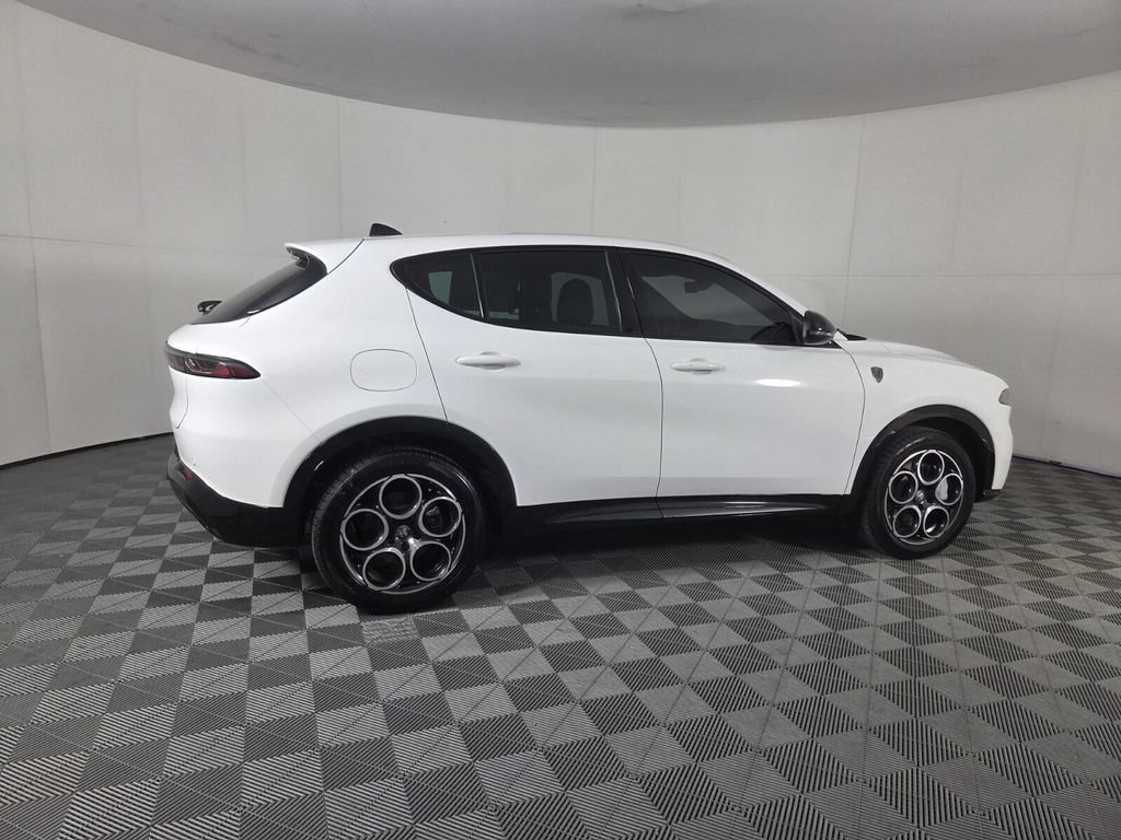 Used 2025 Alfa Romeo Tonale w/ Premium Package AWD/4WD image 6