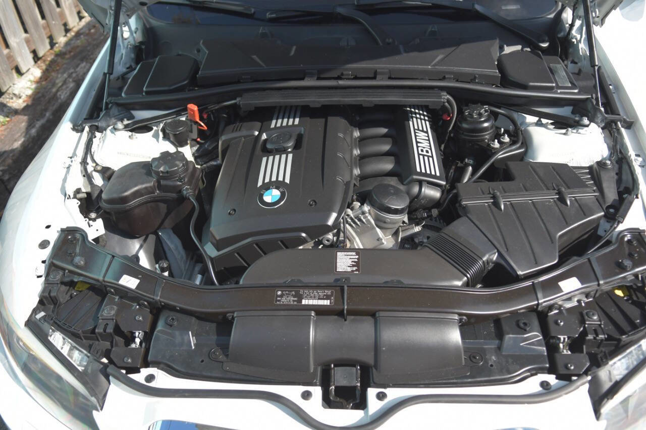 Used 2012 BMW 328i Convertible image 16