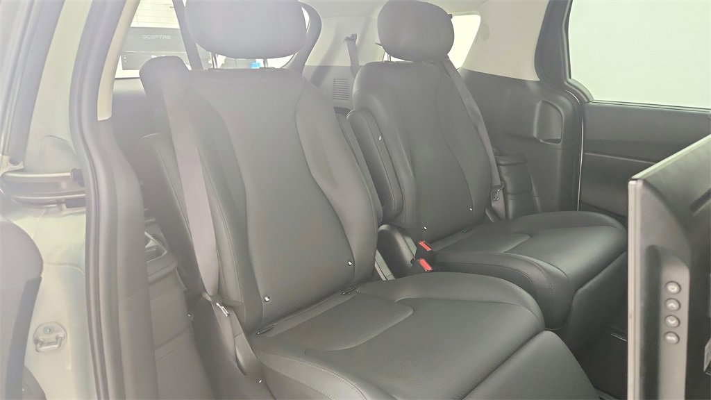 Used 2025 Kia Carnival SX Prestige image 37