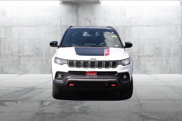 Used 2025 Jeep Compass Trailhawk w/ Trailer Tow Group AWD/4WD image 3