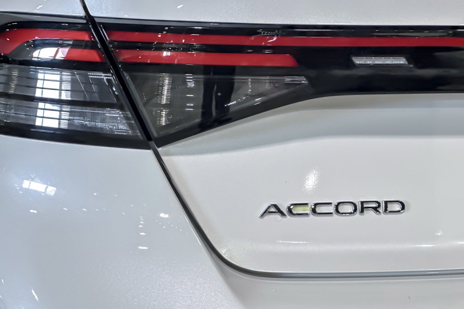 Used 2025 Honda Accord SE image 12