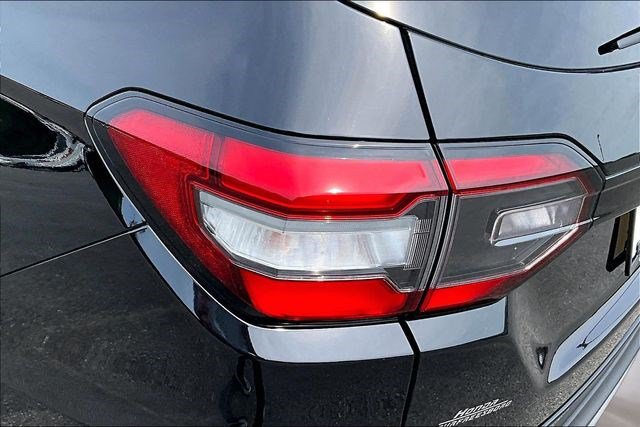 Certified 2025 Honda Pilot Touring image 21