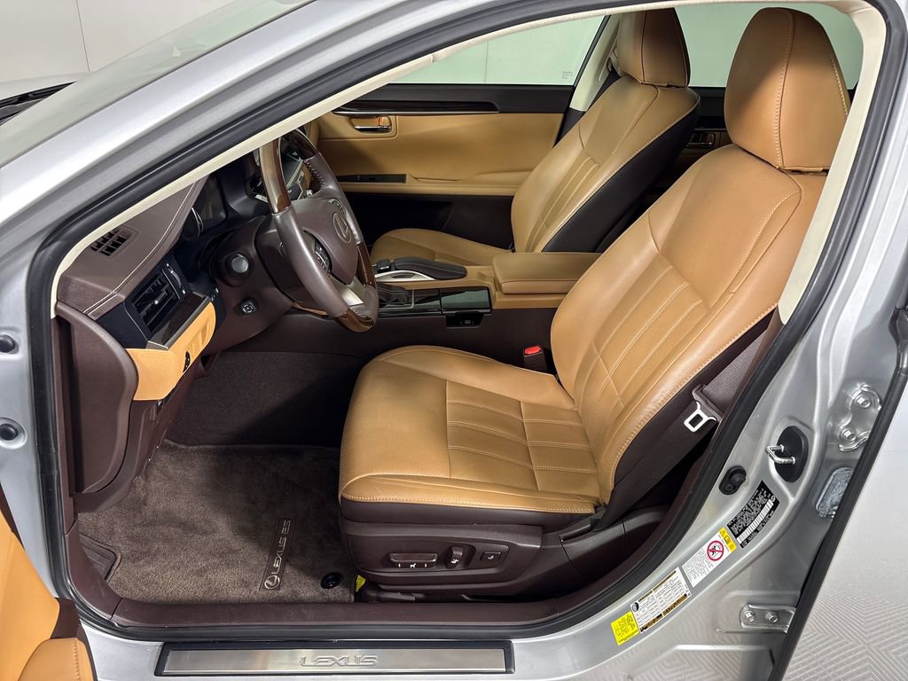 Used 2018 Lexus ES 350 w/ Luxury Package w/Wood Trim FWD image 29