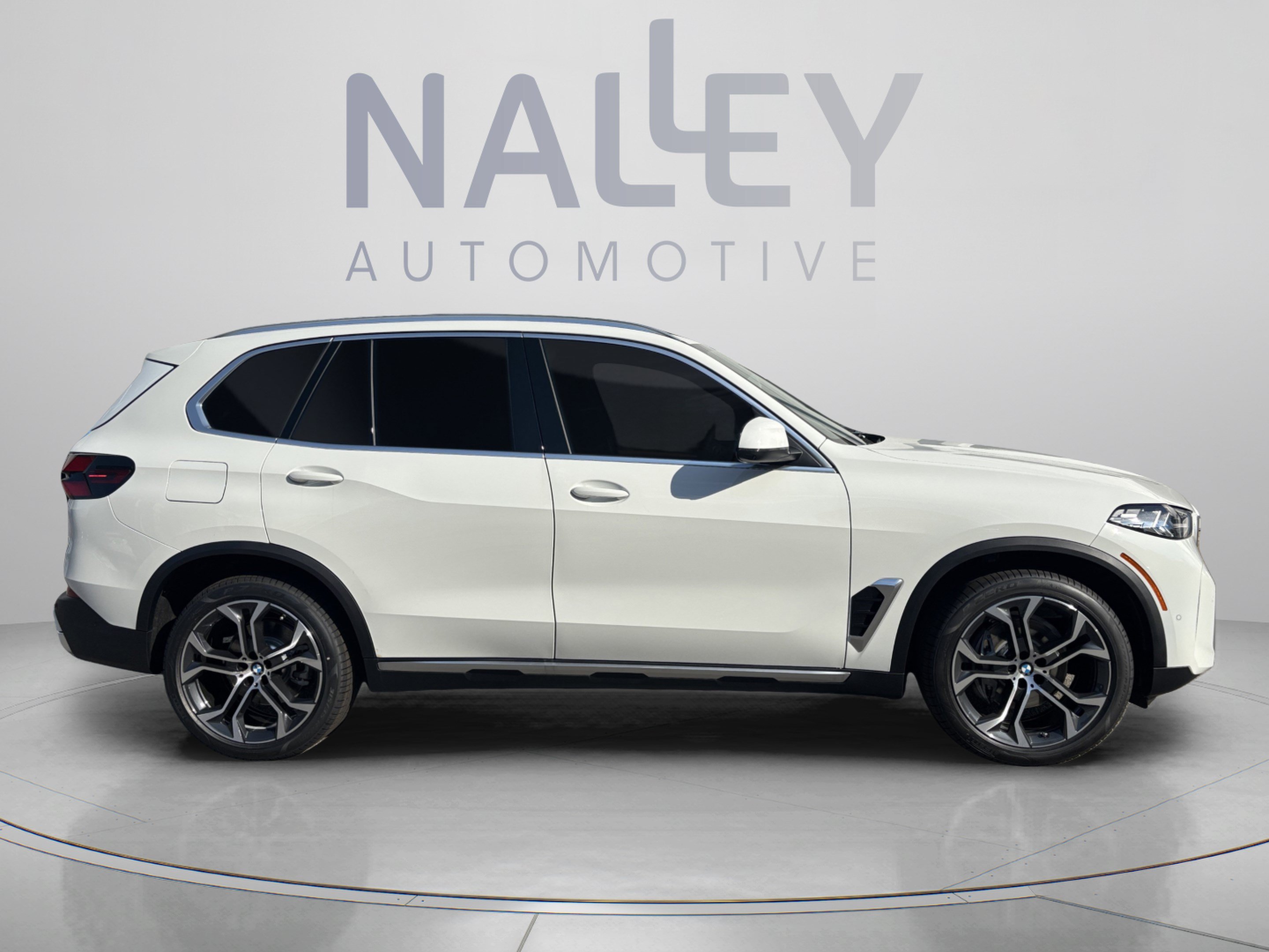 Used 2026 BMW X5 xDrive40i w/ Climate Comfort Package AWD/4WD image 4