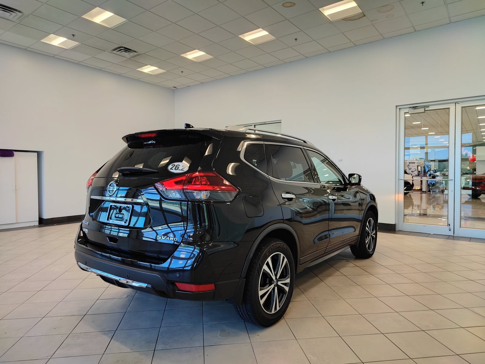 Used 2020 Nissan Rogue SV w/ Sun & Sound Touring Package AWD/4WD image 3