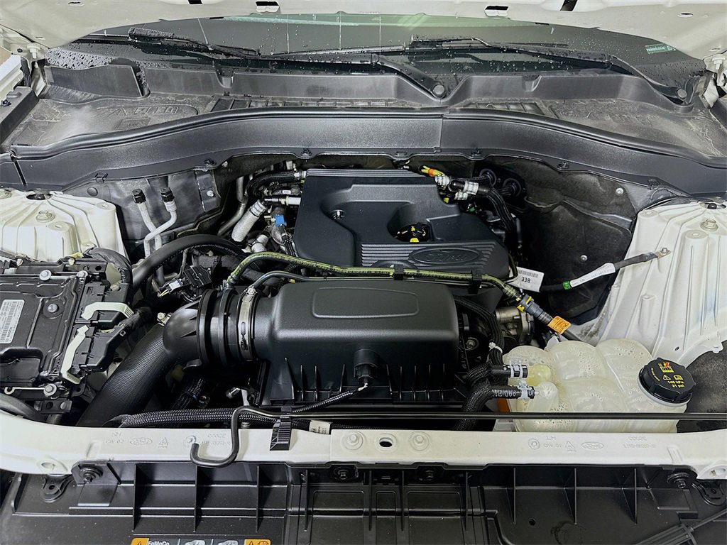 Used 2020 Ford Explorer XLT w/ Equipment Group 202A image 9