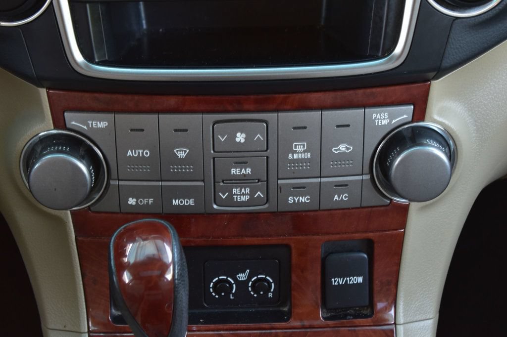Used 2013 Toyota Highlander Limited AWD/4WD image 31