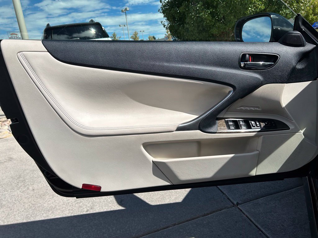 Used 2010 Lexus IS 350C w/ Luxury Pkg RWD image 23
