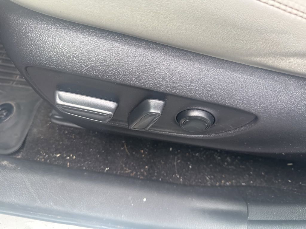 Used 2022 Toyota RAV4 XLE Premium image 9