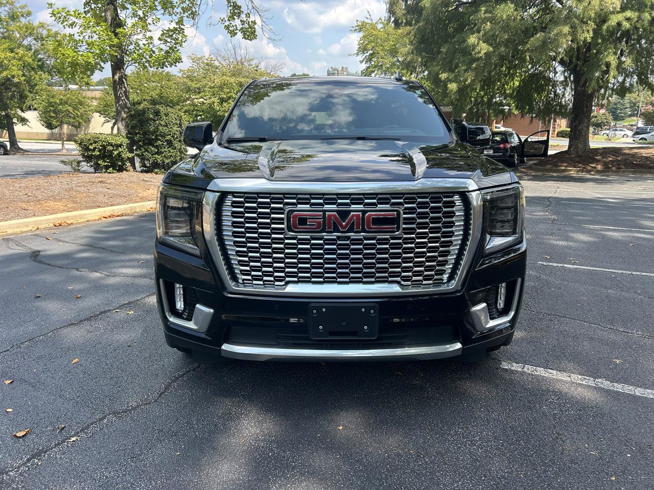 Used 2022 GMC Yukon Denali w/ Denali Premium Package AWD/4WD image 8