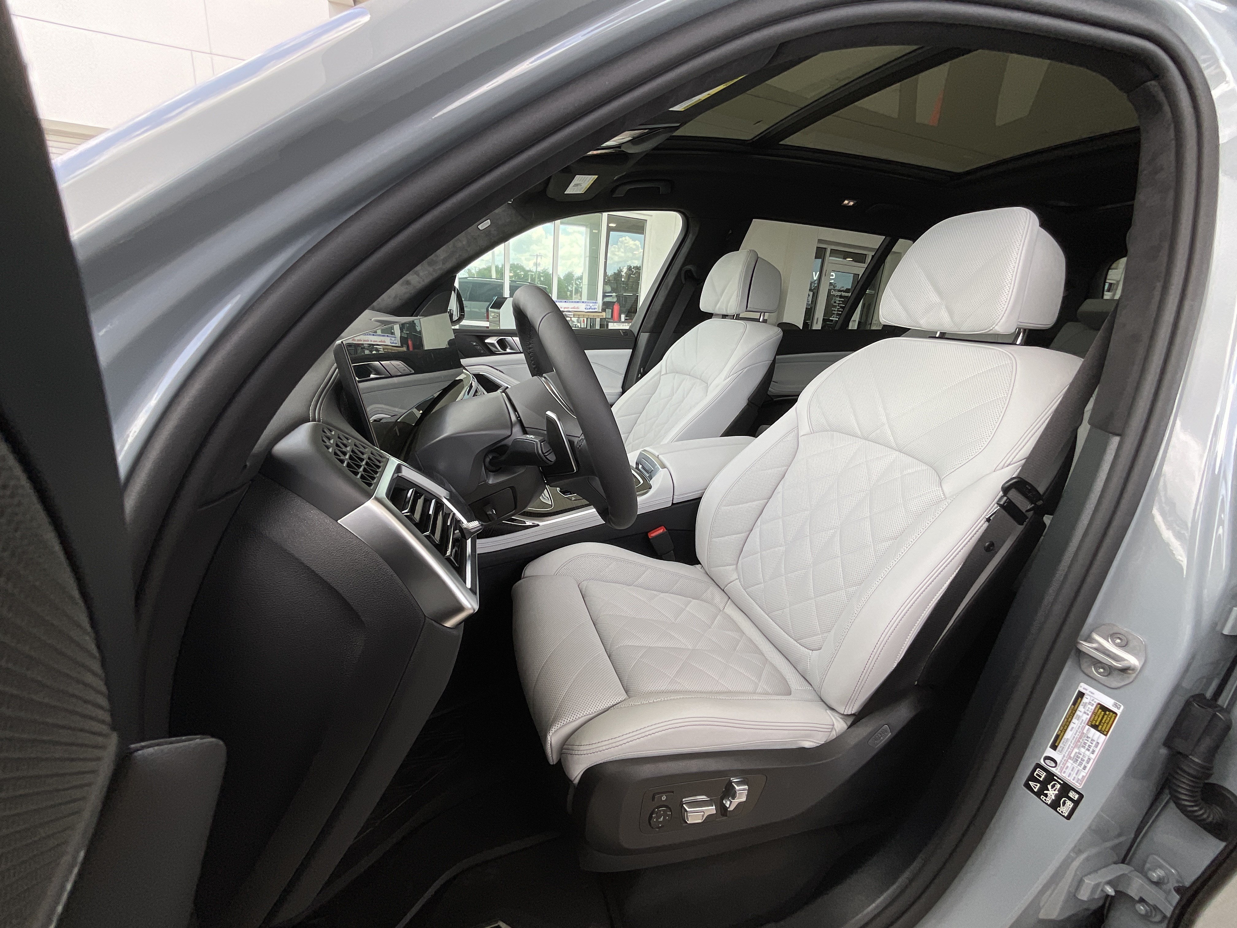 New 2027 BMW X7 xDrive40i w/ M Sport Package AWD/4WD image 11