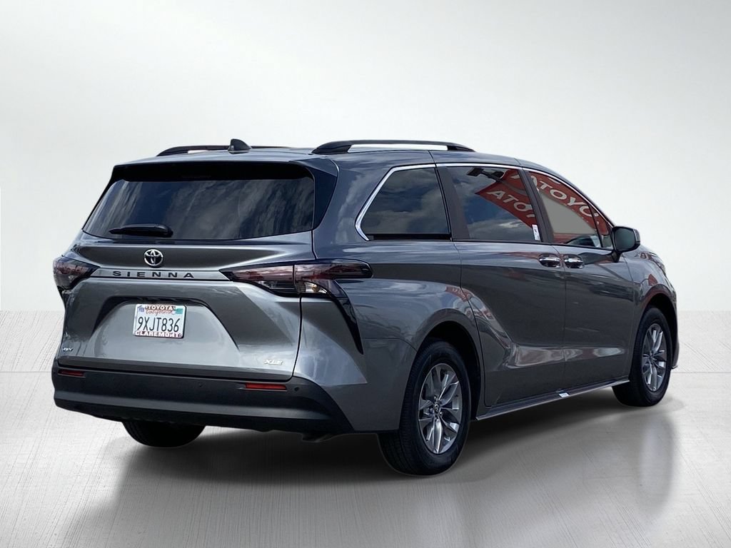 Certified 2026 Toyota Sienna XLE FWD image 8