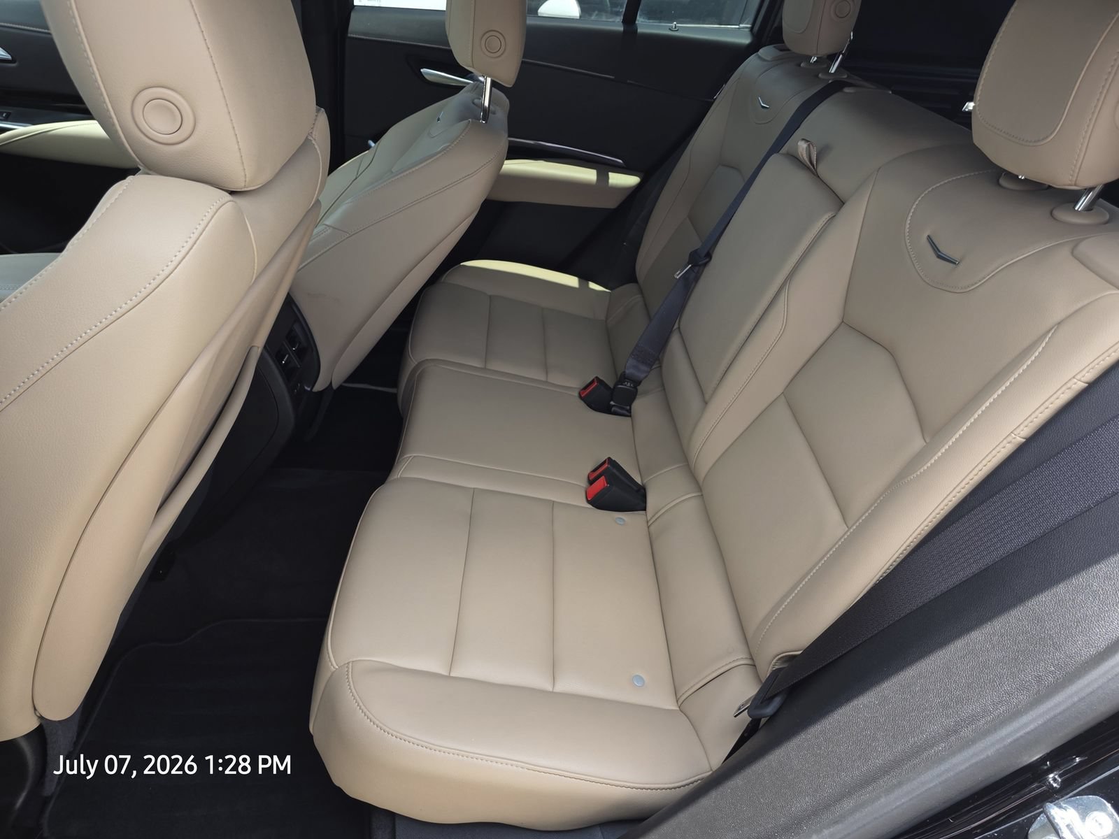 Used 2024 Cadillac XT4 Luxury w/ Cold Weather Package FWD image 18