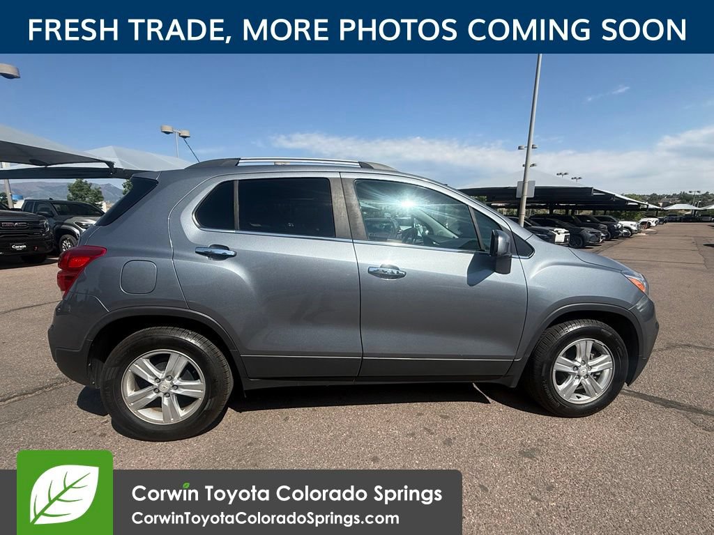 Used 2019 Chevrolet Trax LT w/ LT Convenience Package FWD image 9