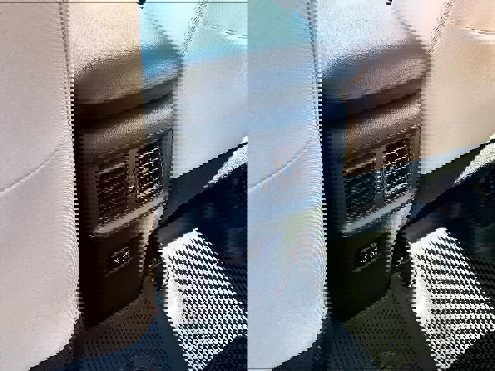 Used 2021 Toyota RAV4 XLE w/ Convenience Package AWD/4WD image 28